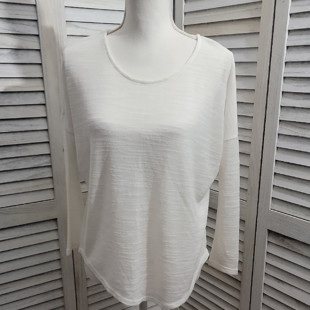 🐞4/$10🐞 White Long Fitted Sleeve Relaxed Body Fit Textured Sheer Top